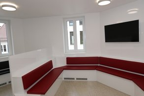 Wartebereich in der KFO-Praxis Dr. Zeyher