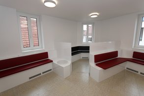 Wartebereich in der KFO-Praxis Dr. Zeyher