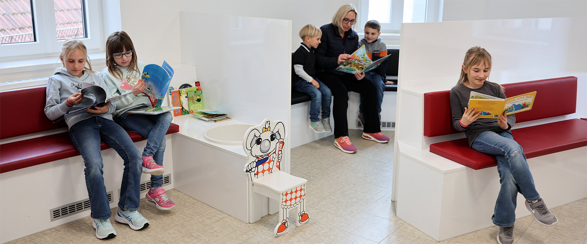 Im Wartezimmer der kieferorthopädischen Praxis Zeyher